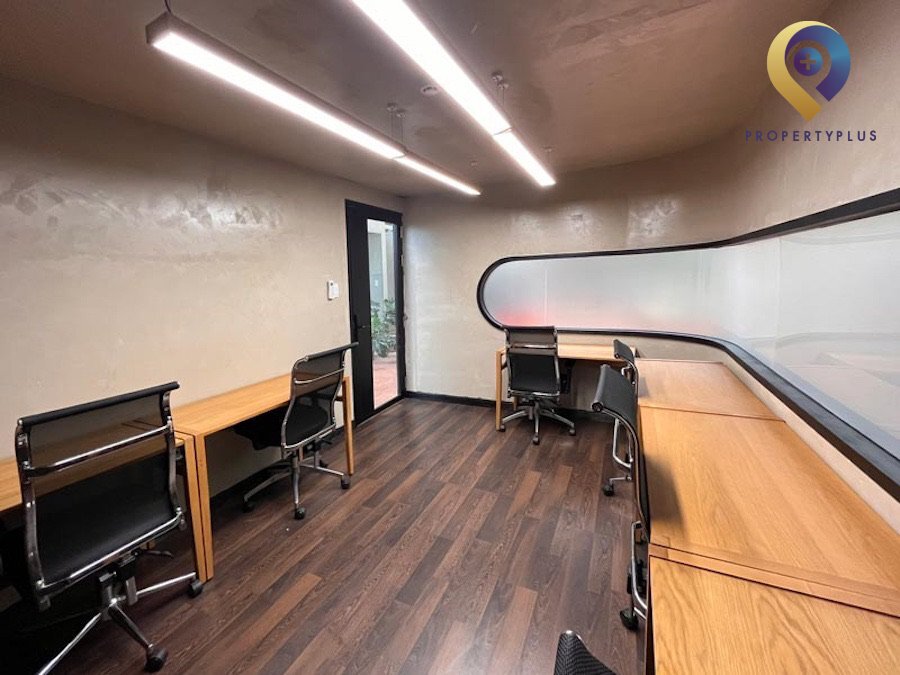 W Business Center 200 Pasteur